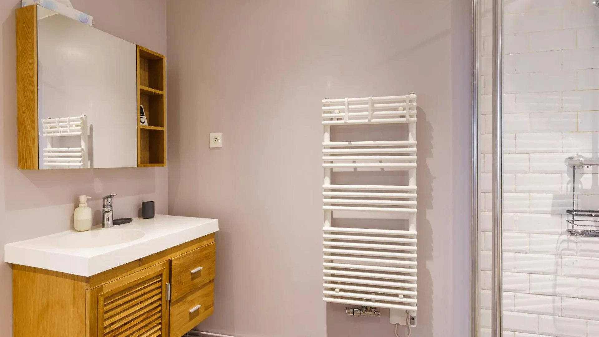 Apartment Bright And Airy 1bd Quartier De La Gare Paris