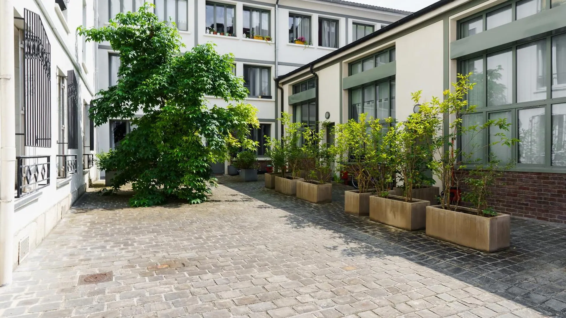 Bright And Airy 1bd Quartier De La Gare Apartment Paris